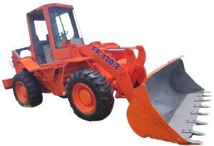 Carregadeira Fiatallis FR120.2 laranja em fundo branco
